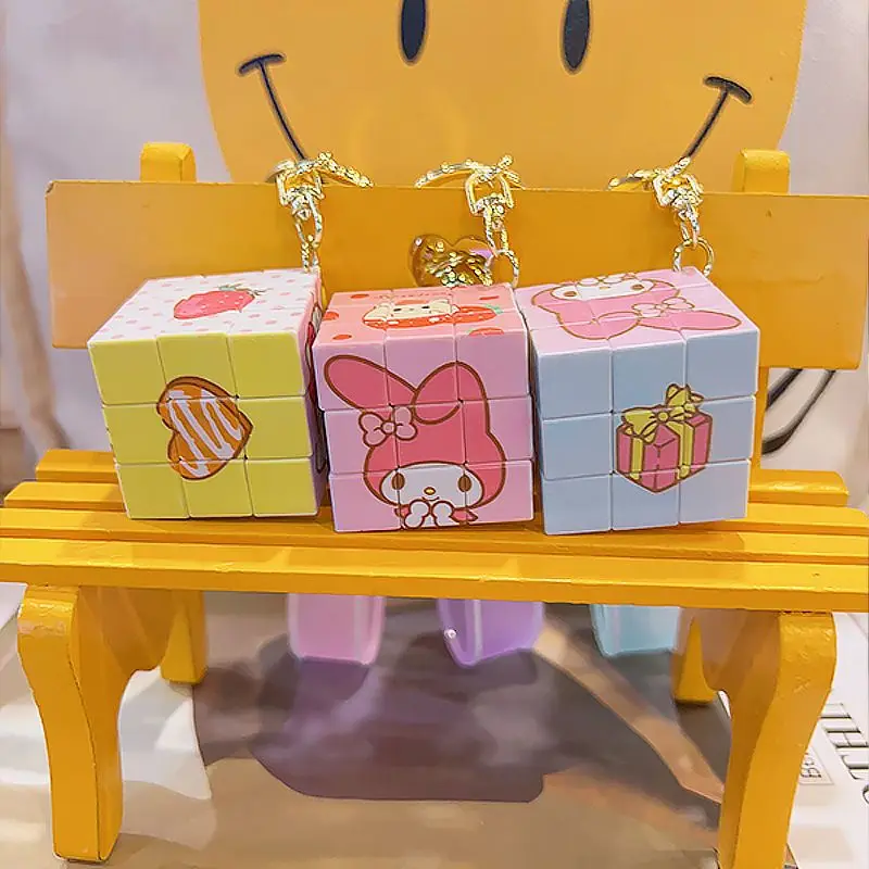 Брелок для ключей Sanrio аниме Kulomi, креативный брелок для ключей «Кубик Рубика» с изображением мелодии, сумки, симпатичное мультяшное украшение
Брелок для ключей Sanrio аниме Kulomi, креативный брелок для ключей «Кубик Рубика» с изображением мелодии, сумки, симпатичное мультяшное украшение