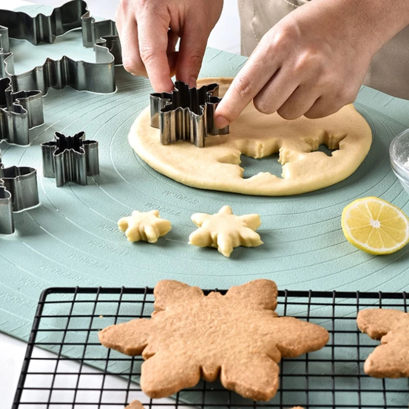 10 Pieces/set Snowflake Cookie Cutter for Christmas Party Winter Biscuit Fondant Bread Sandwich Mold Stainless Steel
10 Pieces/set Snowflake Cookie Cutter for Christmas Party Winter Biscuit Fondant Bread Sandwich Mold Stainless Steel