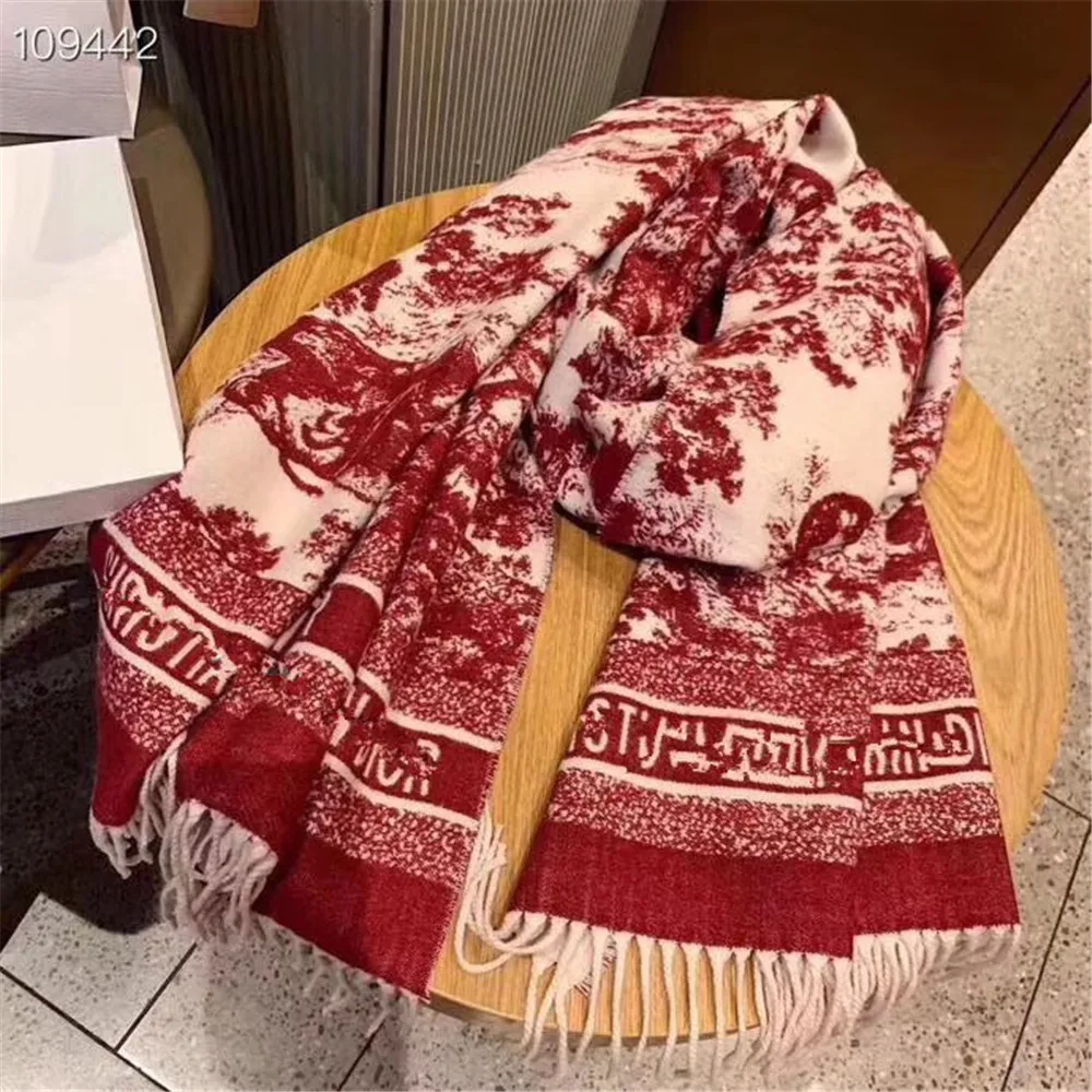 Модный кашемировый шарф 180x70 см женская новая осенне-зимняя верхняя шаль с кисточками и надписью FF теплый утепленный шарф
Модный кашемировый шарф 180x70 см женская новая осенне-зимняя верхняя шаль с кисточками и надписью FF теплый утепленный шарф