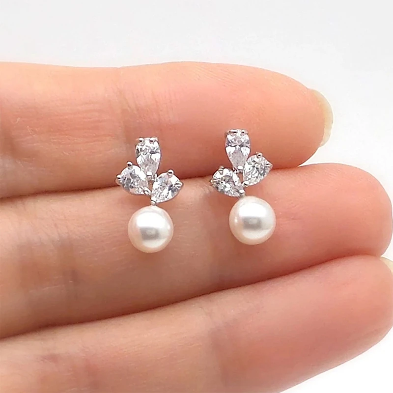 

Simulated Pearl Stud Earrings for Women Girls Exquisite Leaves Cubic Zirconia Crystal Female Earrings Simple Jewelry