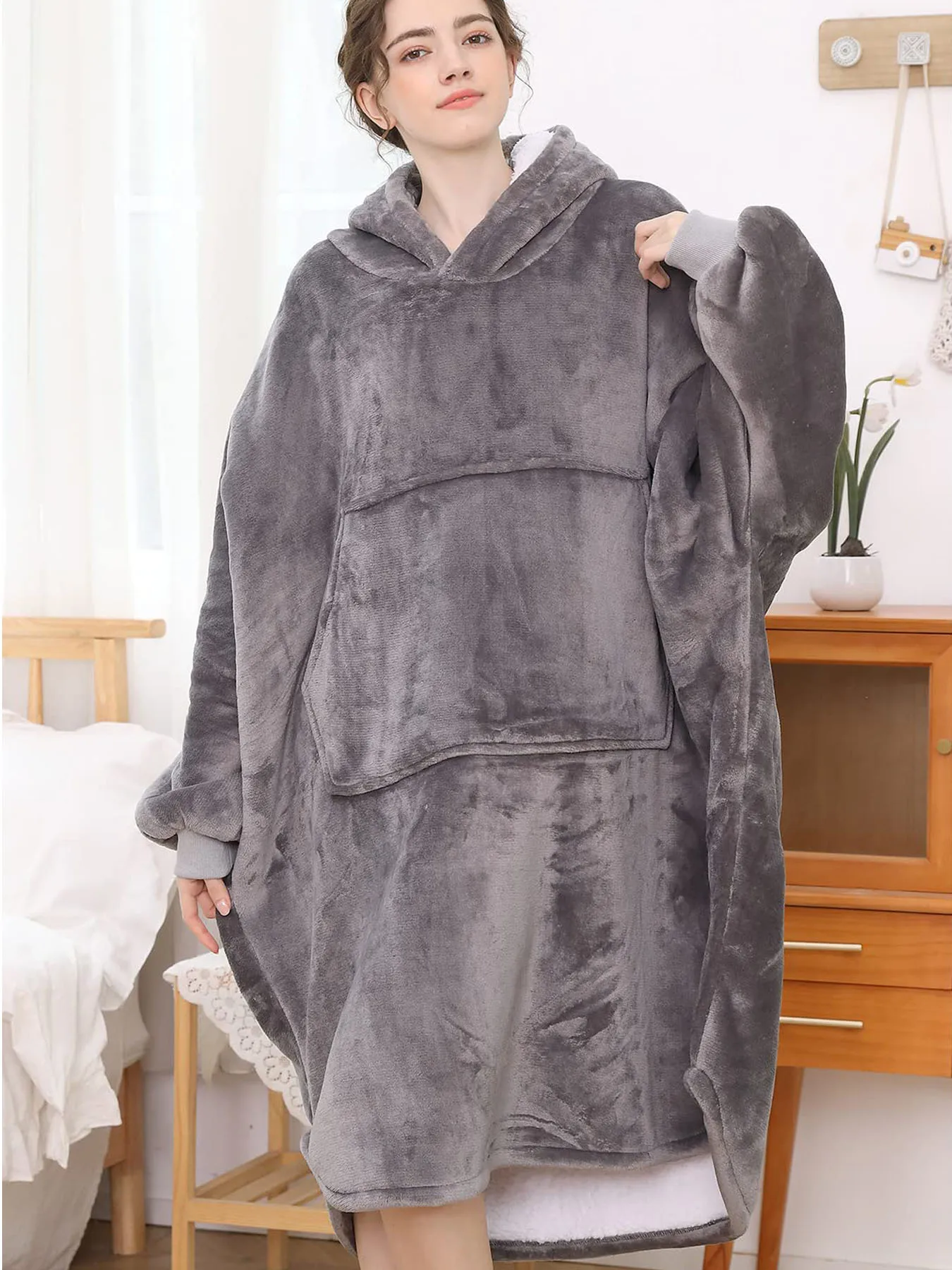 Oversized Fleece Hoodies Sweatshirts with Sleeve Women Flannel Hoodie Blanket Female Plush Warm Giant TV Blanket Long Hoody Robe
Oversized Fleece Hoodies Sweatshirts with Sleeve Women Flannel Hoodie Blanket Female Plush Warm Giant TV Blanket Long Hoody Robe