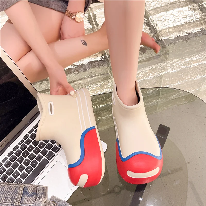 Cartoon Rain Shoes Candy Color Fashion Couple Rain Boots In The Thick Sole Four Season Waterproof Slippers for Women and Men New
Cartoon Rain Shoes Candy Color Fashion Couple Rain Boots In The Thick Sole Four Season Waterproof Slippers for Women and Men New