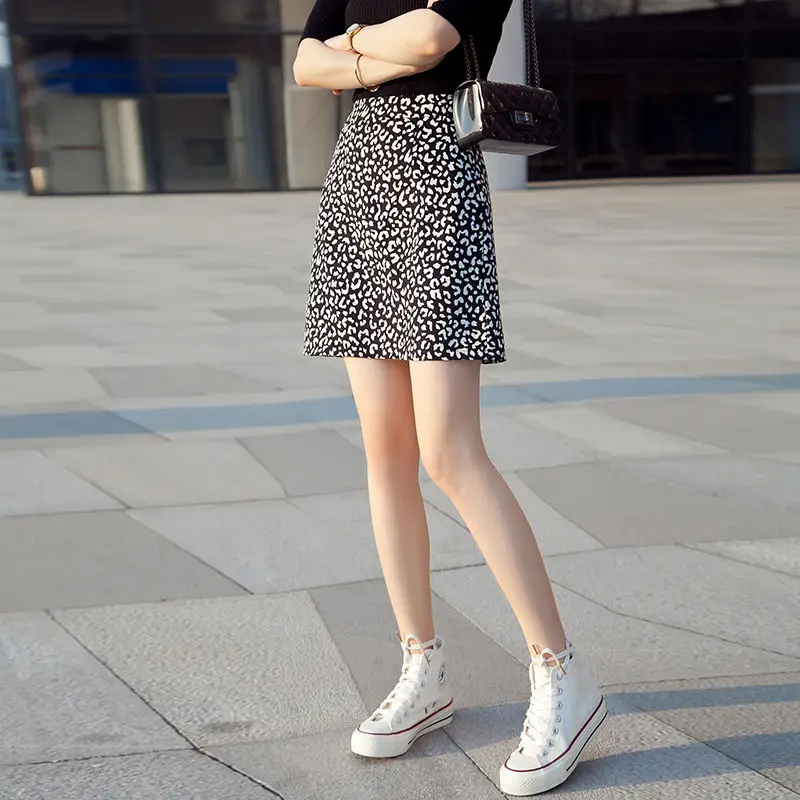Women 2022 Summer Fashion Retro Leopard Printed Faldas Mujer High Waist Female Temperament Skirts Ladies Slim Pencil Skirts L02
Women 2022 Summer Fashion Retro Leopard Printed Faldas Mujer High Waist Female Temperament Skirts Ladies Slim Pencil Skirts L02