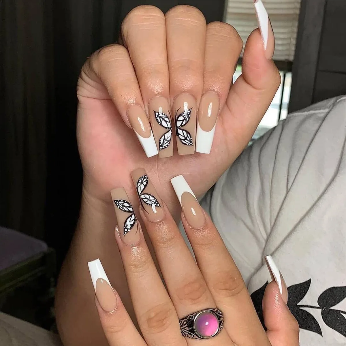 24Pcs False Nails With Design Fake Nails Press On Nails French Tips Artifical Nails Nail Tips With 24Pcs Glue Sticker
24Pcs False Nails With Design Fake Nails Press On Nails French Tips Artifical Nails Nail Tips With 24Pcs Glue Sticker