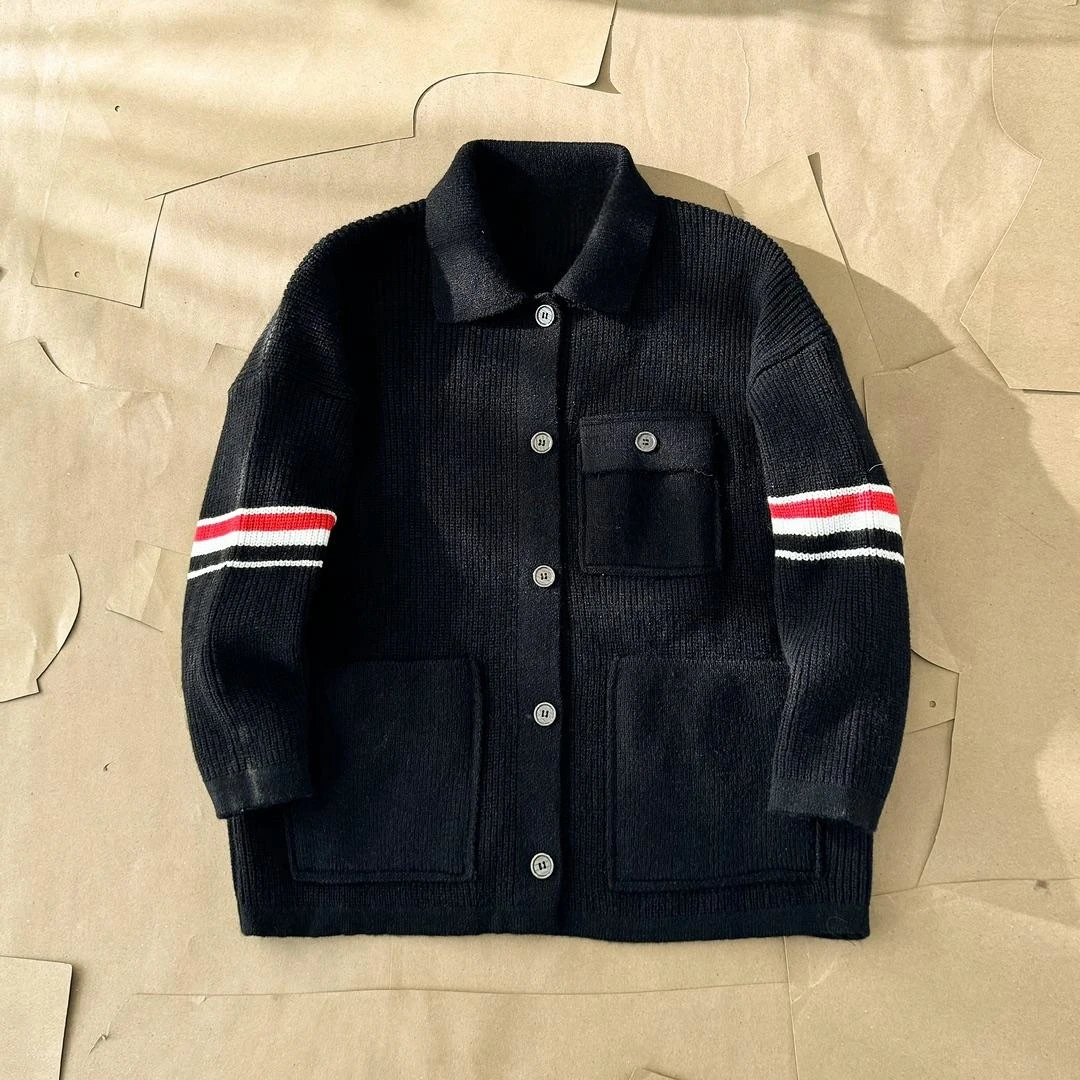 Осенний плотный мужской свитер TB, пальто для женщин, свободный ветрозащитный кардиган, мягкий восковой кардиган в полоску tb, Мужское пальто, женский свитер
Осенний плотный мужской свитер TB, пальто для женщин, свободный ветрозащитный кардиган, мягкий восковой кардиган в полоску tb, Мужское пальто, женский свитер