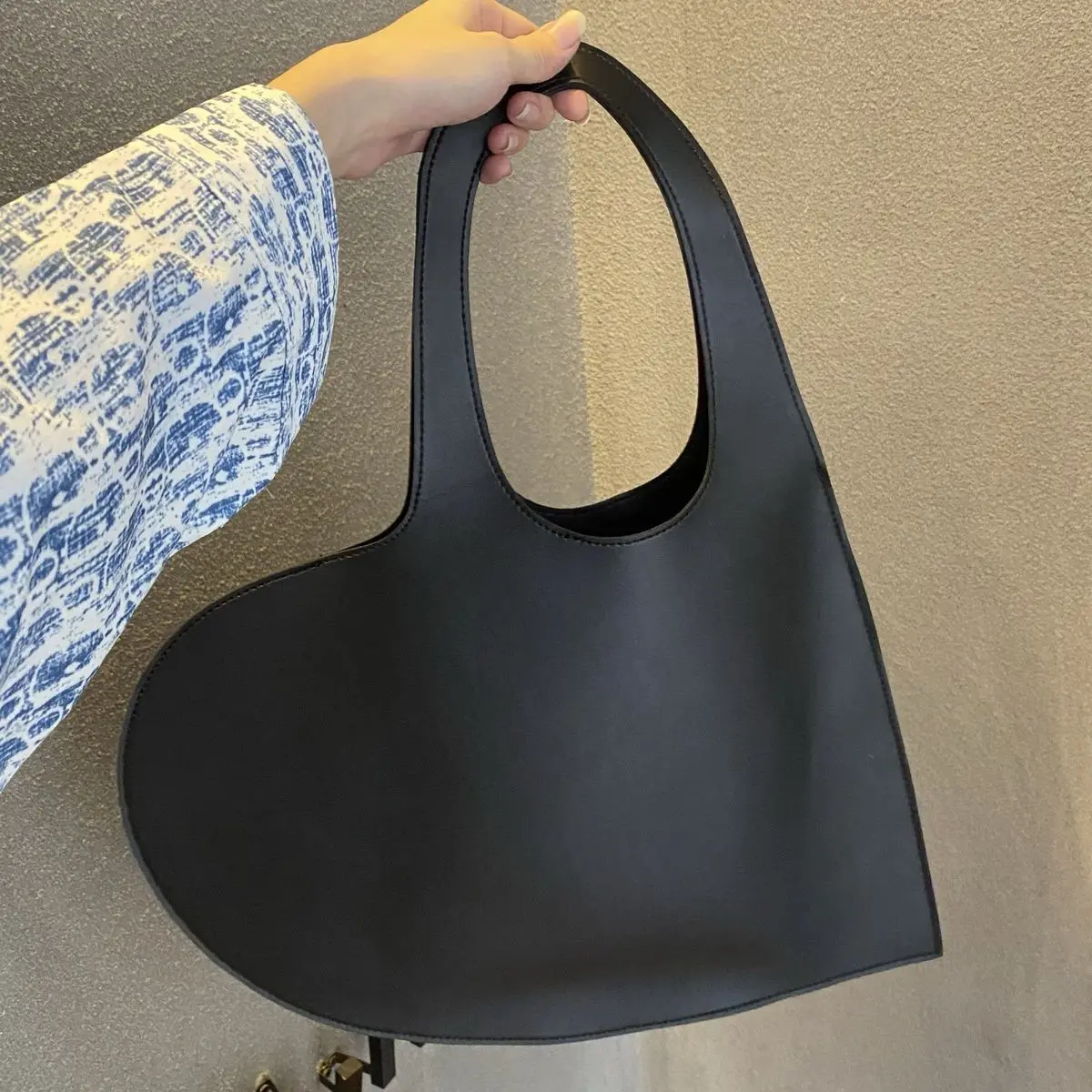 Korean Black PU Leather Black Heart Women Top-handle Bag Y2k Trendy Underarm Shoulder Bag 2023 New Fashion Tote Shopping Handbag 
Korean Black PU Leather Black Heart Women Top-handle Bag Y2k Trendy Underarm Shoulder Bag 2023 New Fashion Tote Shopping Handbag