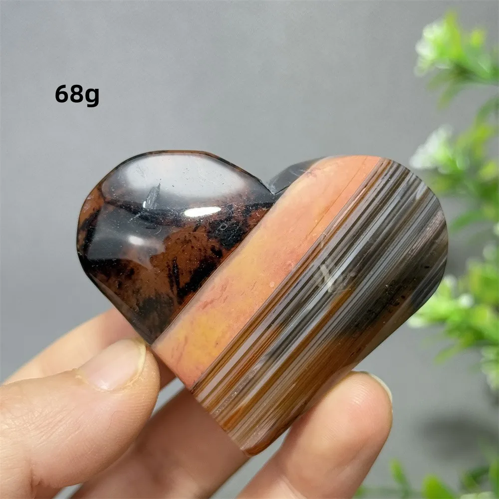 Сердцевидный полосатый агат
Сердцевидный полосатый агат