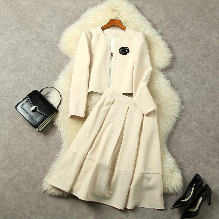 New European and American women's wear for winter 2022 Long sleeve nail bead flower zippered coat Pleated skirt Fashion suits
New European and American women's wear for winter 2022 Long sleeve nail bead flower zippered coat Pleated skirt Fashion suits