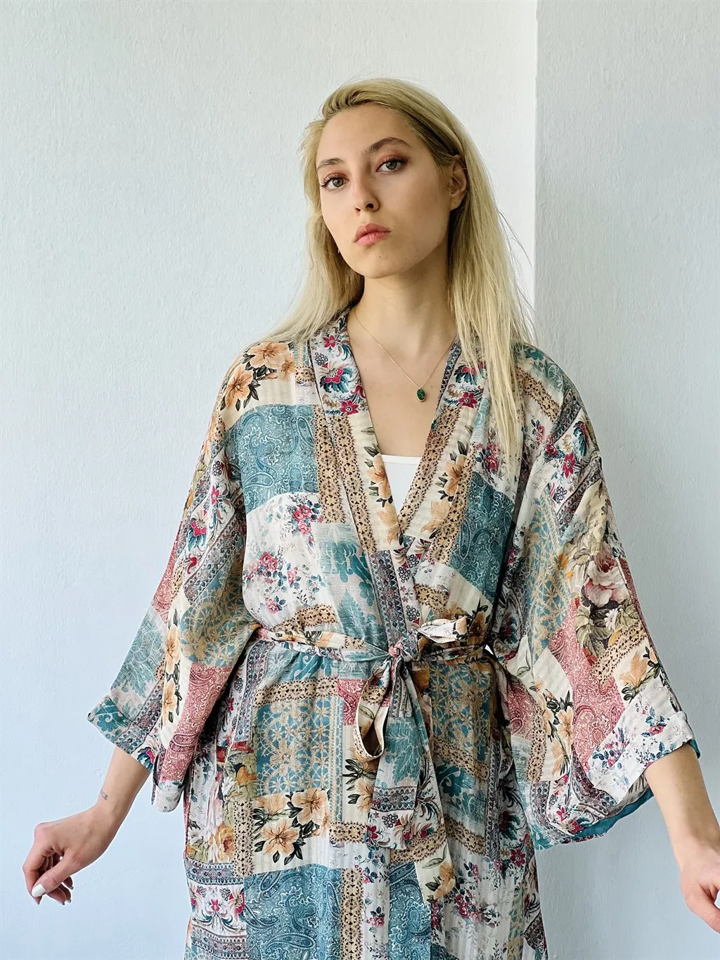 Retrobird Design Women 'S Kimono Chiffon Fabric Soft Textured Standard Size Patchwork Pattern Long Women Kimono
Retrobird Design Women 'S Kimono Chiffon Fabric Soft Textured Standard Size Patchwork Pattern Long Women Kimono