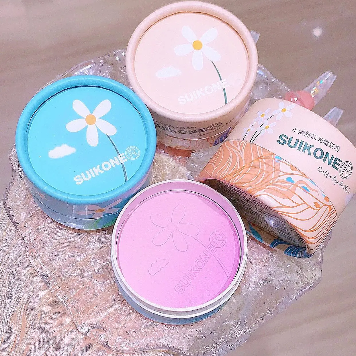 SUIKONE Suikone Small Fresh High Gloss Blush Powder Delicate repair Not easy to fly powder two-color blush Rouge Pan
SUIKONE Suikone Small Fresh High Gloss Blush Powder Delicate repair Not easy to fly powder two-color blush Rouge Pan
