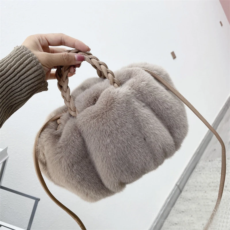 Drawstring Pumpkin Bag Autumn Winter Plush Bag Crossbody Faux Fur Bag Female Furry Bucket Commute Daily Shoulder Messenger Bag
Drawstring Pumpkin Bag Autumn Winter Plush Bag Crossbody Faux Fur Bag Female Furry Bucket Commute Daily Shoulder Messenger Bag