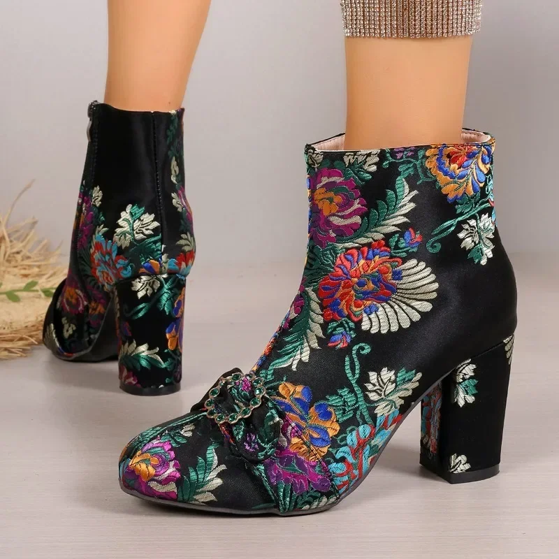 Designer Women Shoes 2023 Winter New Chinese Style Embroidered Women's Boots Comfortable High Heel Platform Ladies Ankle Boots
Designer Women Shoes 2023 Winter New Chinese Style Embroidered Women's Boots Comfortable High Heel Platform Ladies Ankle Boots