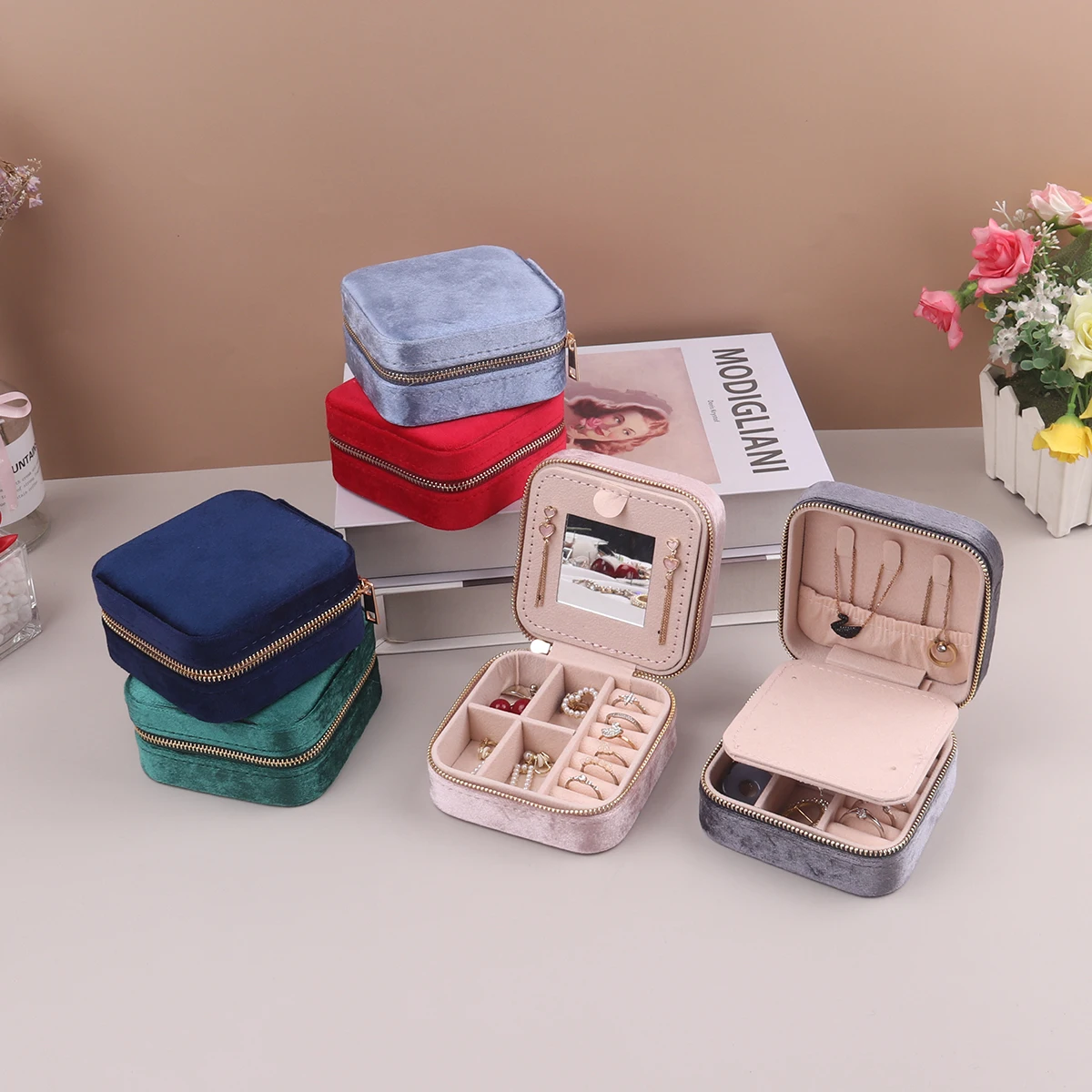 Portable Compartmentalized Design Earrings Ring Jewelry Square Box Flocking Cloth Household Necklace Jewelry Storage Box
Portable Compartmentalized Design Earrings Ring Jewelry Square Box Flocking Cloth Household Necklace Jewelry Storage Box