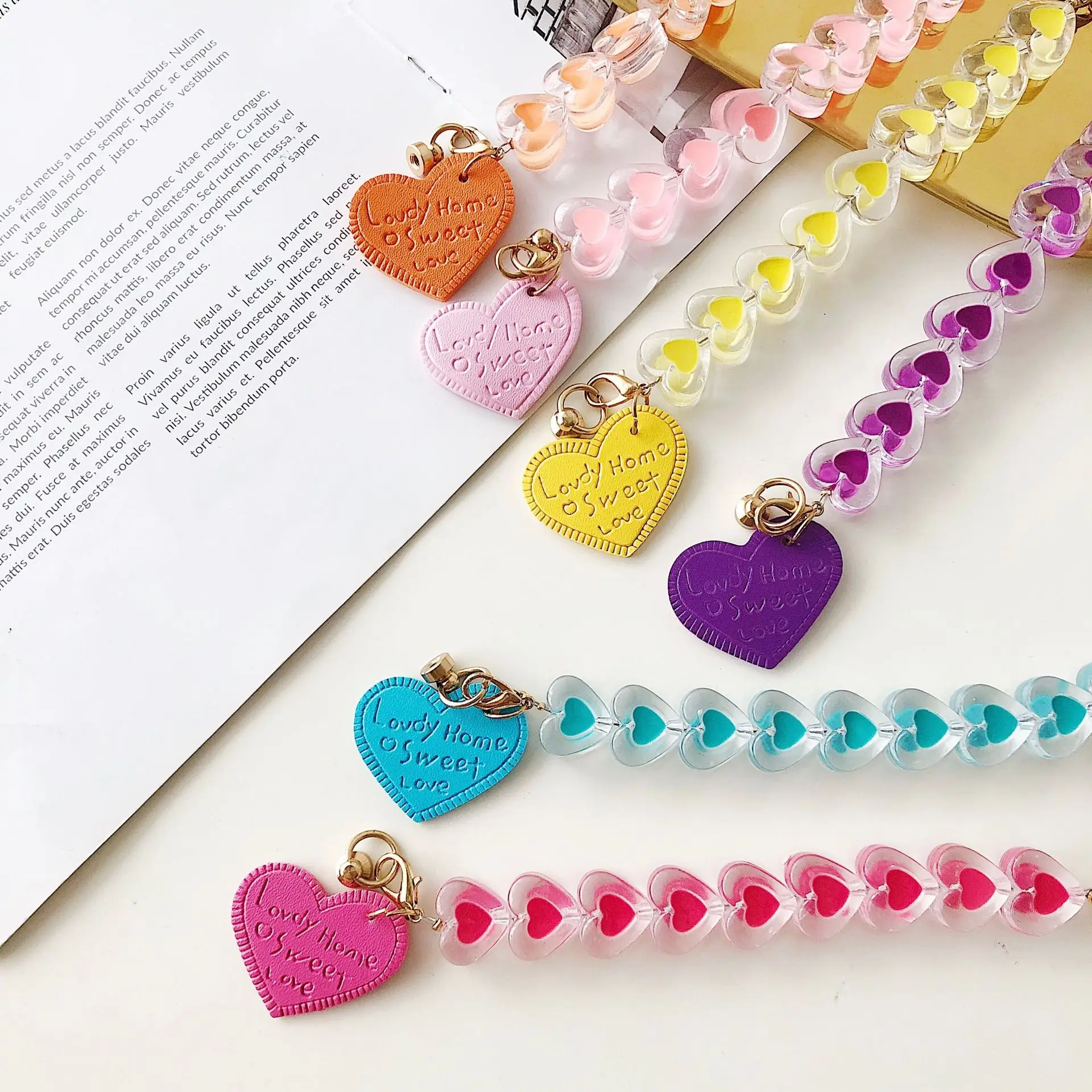 Creative Acrylic Love Drop Oil Phone Case Chain DIY Jewelry Net Red Bead Pearl Heart Leather Bracelet
Creative Acrylic Love Drop Oil Phone Case Chain DIY Jewelry Net Red Bead Pearl Heart Leather Bracelet