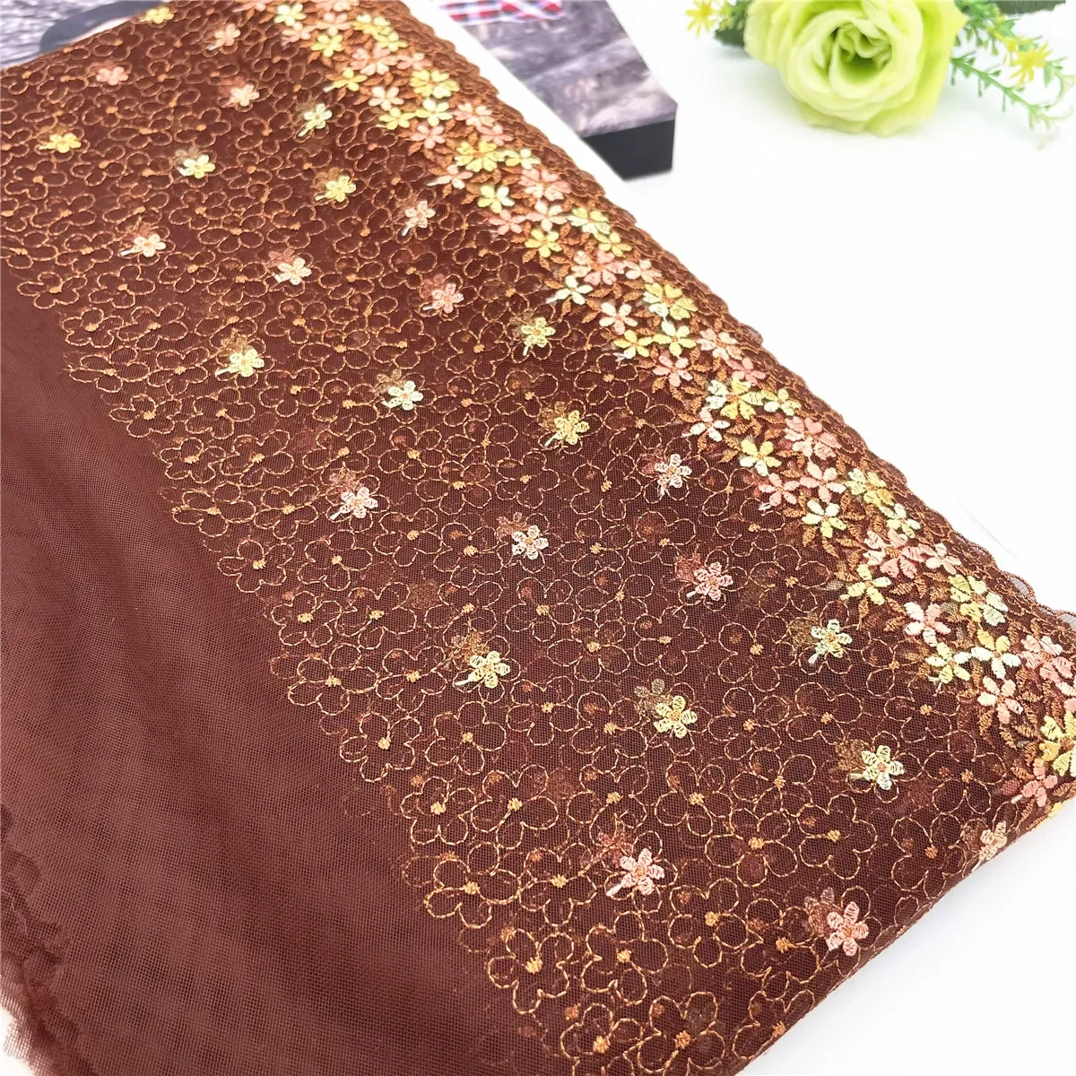NEW 3y/Lot 22.50cm Dark Brown Floral Shimmer Embroidery Lace Trim For Skirt Hem Clothes Sewing Material DIY Apparel Dress Fabric
NEW 3y/Lot 22.50cm Dark Brown Floral Shimmer Embroidery Lace Trim For Skirt Hem Clothes Sewing Material DIY Apparel Dress Fabric