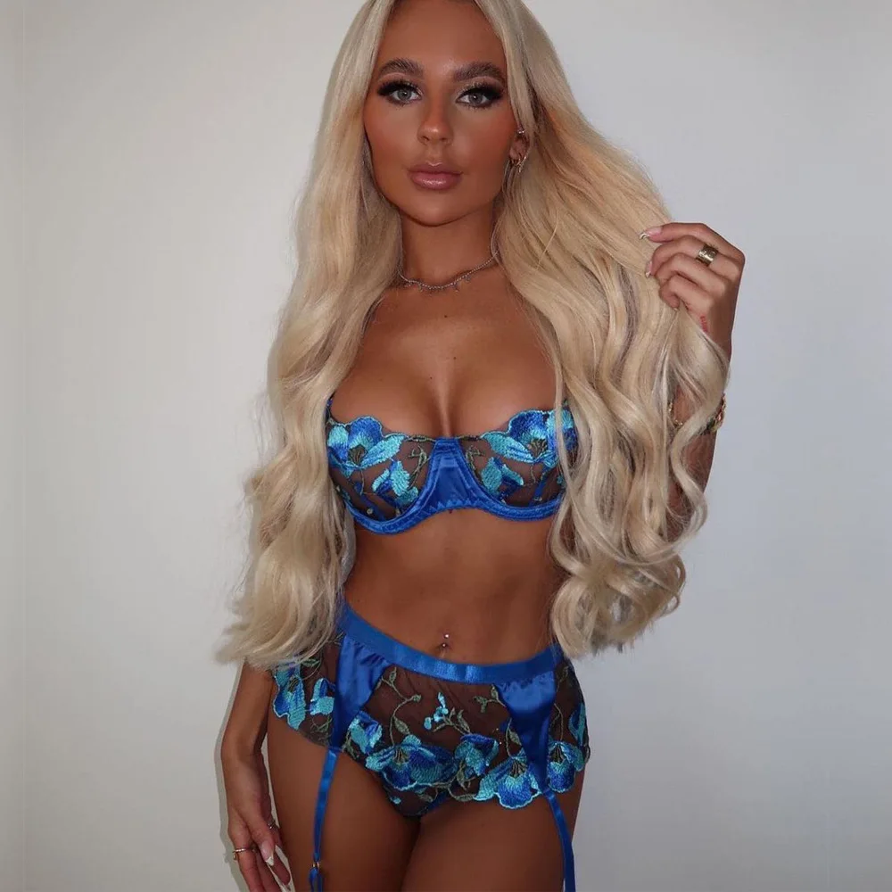 Two Sets 's Panties Lingerie Suit Exotic Accessories Erotic Lingerie Set Flower Embroidery Three-piece Set with Steel Ring
Two Sets 's Panties Lingerie Suit Exotic Accessories Erotic Lingerie Set Flower Embroidery Three-piece Set with Steel Ring