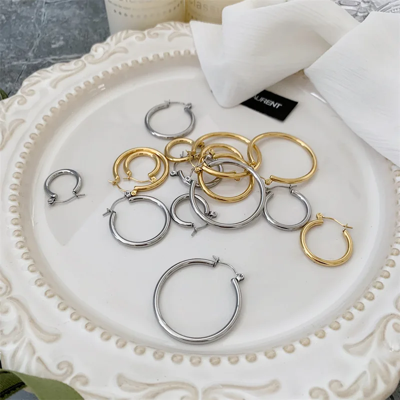 Japanese And Korean Fashion Classic Small Circle Titanium Steel Plated 18k Gold Jewelry Anti Allergy New Style
Japanese And Korean Fashion Classic Small Circle Titanium Steel Plated 18k Gold Jewelry Anti Allergy New Style