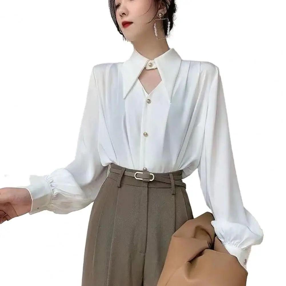 Women Single-breasted Shirt Chic Women's Lapel V-neck Satin Shirt Casual Single-breasted Loose Fit Tops for Streetwear Fashion
Women Single-breasted Shirt Chic Women's Lapel V-neck Satin Shirt Casual Single-breasted Loose Fit Tops for Streetwear Fashion