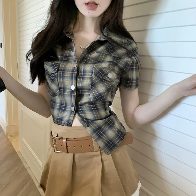 2023 Blusas Muje De Moda Summer Blouse for Women Slim Fit Vintage Plaid Shirts Short Sleeve Pocket Casual Blouses Tops Femme
2023 Blusas Muje De Moda Summer Blouse for Women Slim Fit Vintage Plaid Shirts Short Sleeve Pocket Casual Blouses Tops Femme