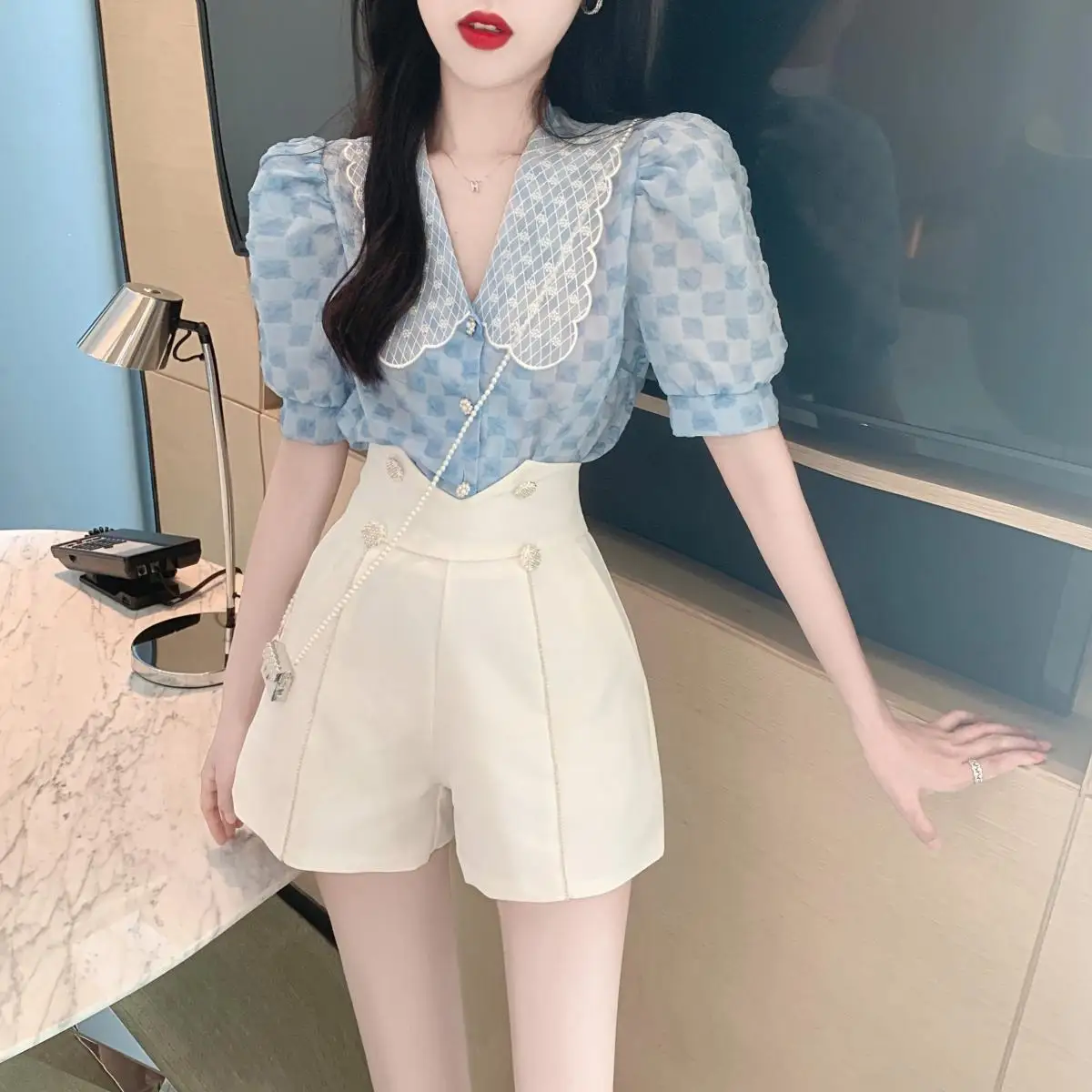 Women 2022 Summer Fashion 2 Piece Sets Female High Waist Irregular Wide Leg Shorts + Short Sleeve Lace Blouses Ladies Suits Y118
Women 2022 Summer Fashion 2 Piece Sets Female High Waist Irregular Wide Leg Shorts + Short Sleeve Lace Blouses Ladies Suits Y118