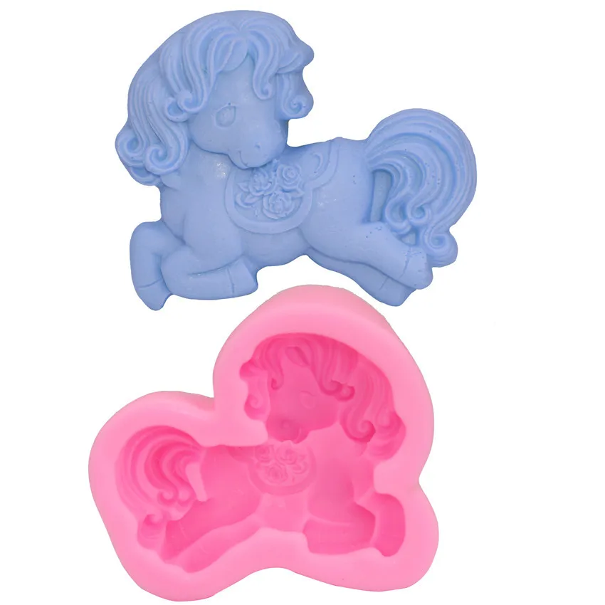 

New 3D Happy Running Pony Horse Molds Non-Stick Fondant Sugar Jelly Jello Ice Soap Silicone Moulds Cake Decorating Tools