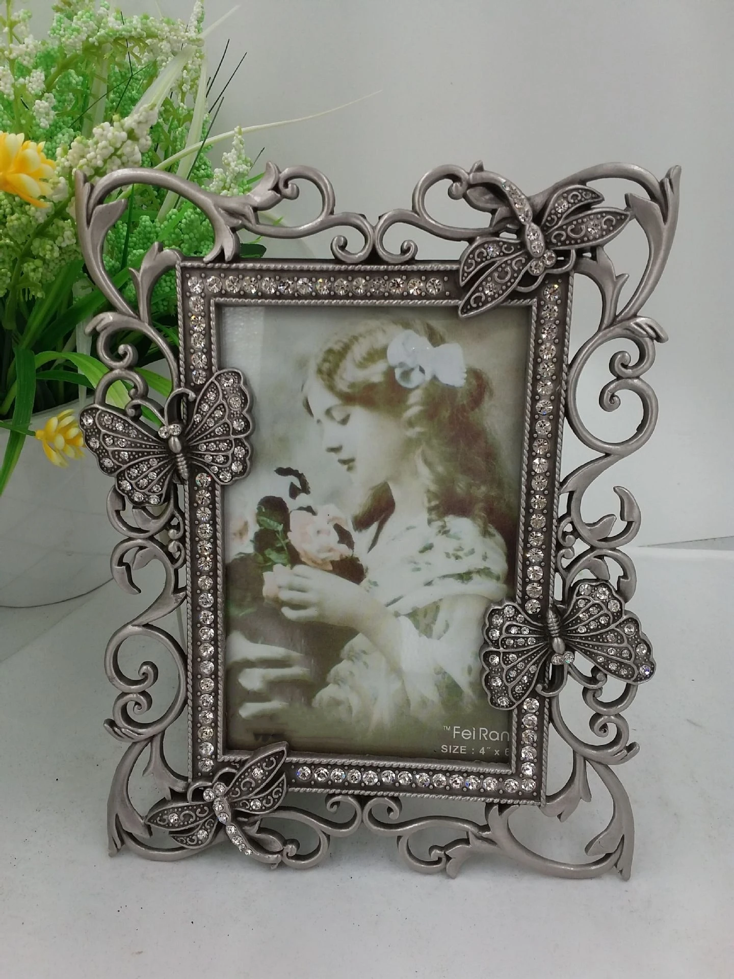 Modern Simple Creative Metal Picture Frame With Buttfly Diamond Wedding Dress Souvenir Picture Frame Birthday Party Gift
Modern Simple Creative Metal Picture Frame With Buttfly Diamond Wedding Dress Souvenir Picture Frame Birthday Party Gift