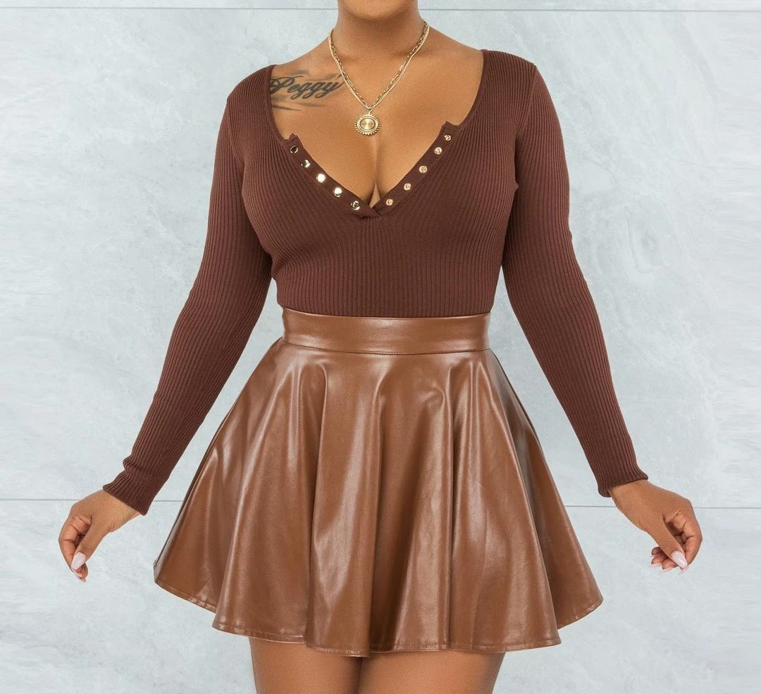 Pu Leahter Skirt Two Piece Set Women Sexy V-neck Pullover Long Sleeve Tops + Loose A-line Skirt Outfit Female Pleated Dress Set
Pu Leahter Skirt Two Piece Set Women Sexy V-neck Pullover Long Sleeve Tops + Loose A-line Skirt Outfit Female Pleated Dress Set