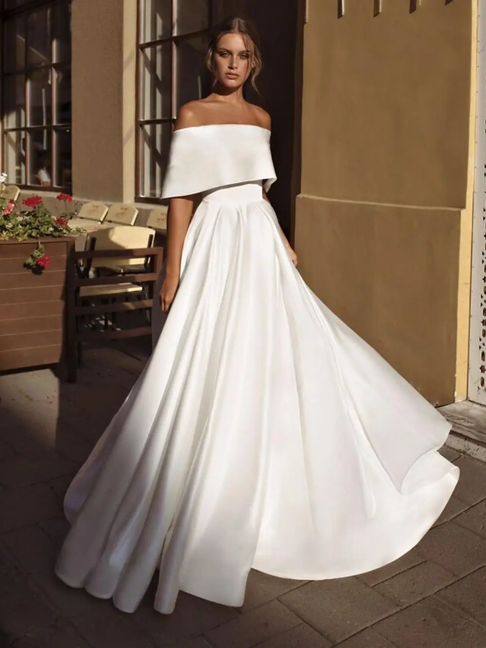 Gorgeous Off-Shoulder Boat-Neck Bridal Wedding Dress With 2022 Long Pleats Ruching Train Modern Backless Vestidos De Novia
Gorgeous Off-Shoulder Boat-Neck Bridal Wedding Dress With 2022 Long Pleats Ruching Train Modern Backless Vestidos De Novia