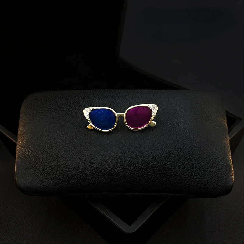 Exquisite Cute Sunglasses Small Brooch Retro Mini Anti-Exposure Brooch Clasp High-End Fixed Collar Pin Rhinestone Jewelry Pins
Exquisite Cute Sunglasses Small Brooch Retro Mini Anti-Exposure Brooch Clasp High-End Fixed Collar Pin Rhinestone Jewelry Pins