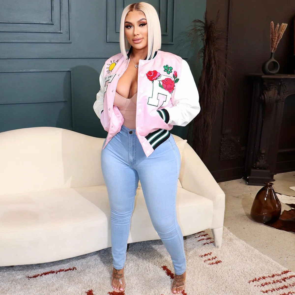 2022 Autumn Women Baseball Jacket Letter Floral Print Pilot Coat Winter Lady Padded Coat Female Casual Heavy Jacket Wholesale
2022 Autumn Women Baseball Jacket Letter Floral Print Pilot Coat Winter Lady Padded Coat Female Casual Heavy Jacket Wholesale