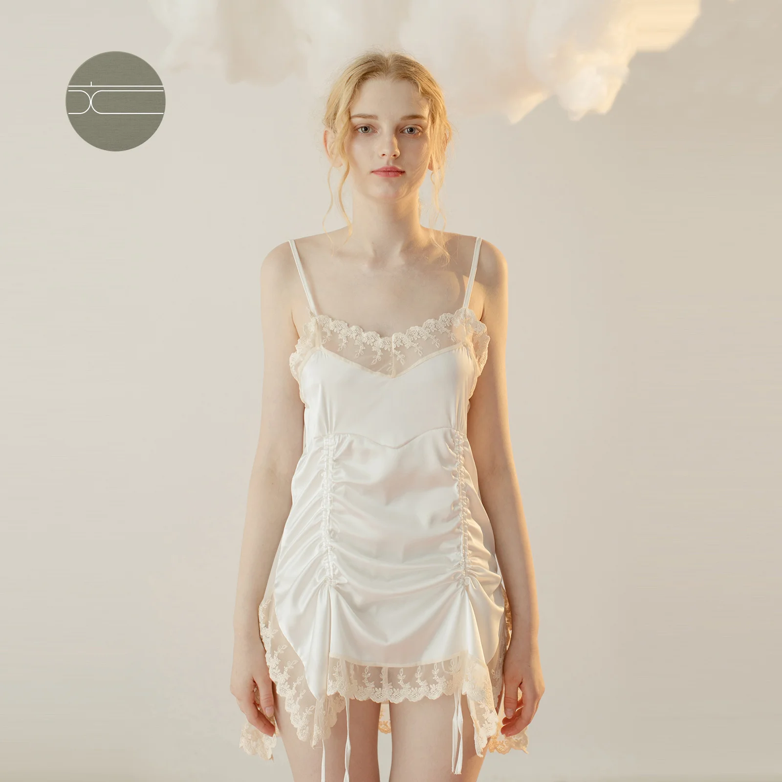 Роскошная пикантная кружевная ночная рубашка с кружевными краями, кружевная ультракороткая пижама из ледяного шелка, забавная стропа дворцового стиля 6038
Роскошная пикантная кружевная ночная рубашка с кружевными краями, кружевная ультракороткая пижама из ледяного шелка, забавная стропа дворцового стиля 6038