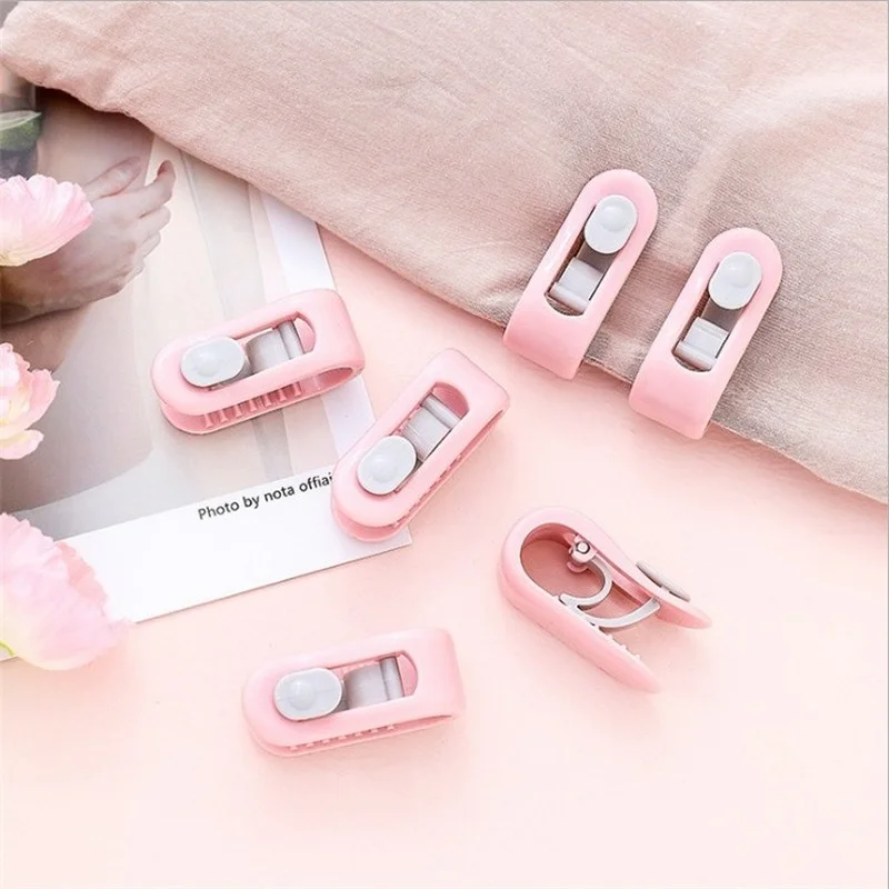 4Pcs Quilt Clip Holder Plastic Fixer Buckle Curtain Bed Sheet Quilt Cover Non-slip Clip Fastener Anti-runing Device Clothes Pegs
4Pcs Quilt Clip Holder Plastic Fixer Buckle Curtain Bed Sheet Quilt Cover Non-slip Clip Fastener Anti-runing Device Clothes Pegs