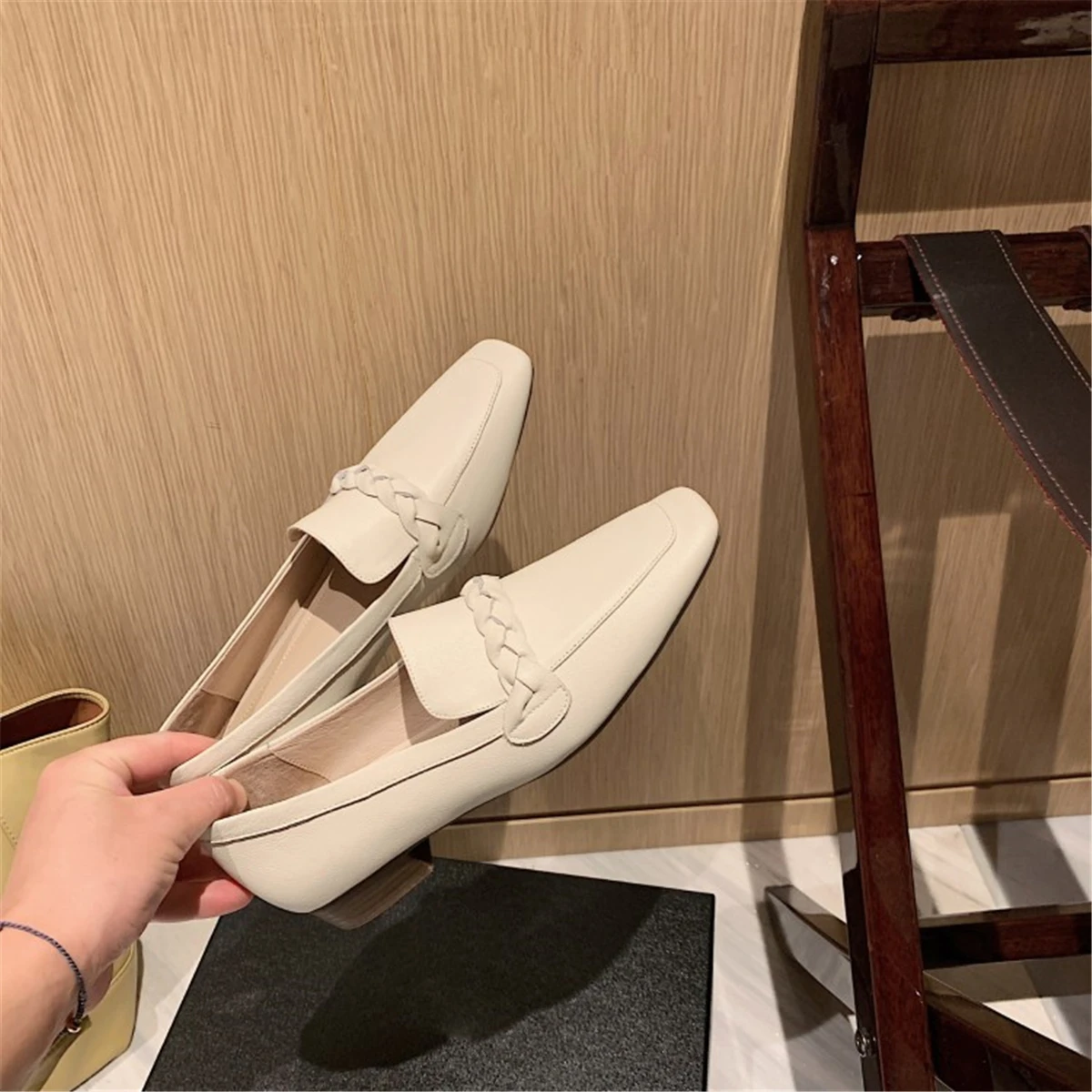 kmeioo leisure spring soild flat shoes woman square toe loafers slip-on shallow genuine leather flats for women casual
kmeioo leisure spring soild flat shoes woman square toe loafers slip-on shallow genuine leather flats for women casual