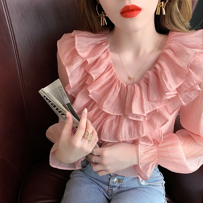Autumn temperament v-neck splicing of lotus leaf edge horn sleeve fit show thin woman pure color contracted shirt
Autumn temperament v-neck splicing of lotus leaf edge horn sleeve fit show thin woman pure color contracted shirt