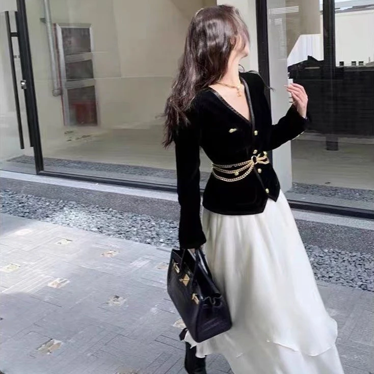 Women 2023 Autumn New Fashion Suits Female V-neck Solid Short Jackets + High Waist Loose Skirts Ladies Two Piece Sets F176
Women 2023 Autumn New Fashion Suits Female V-neck Solid Short Jackets + High Waist Loose Skirts Ladies Two Piece Sets F176