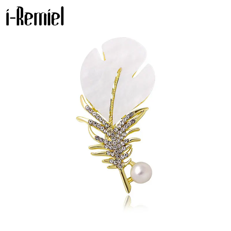 Korean Luxury Shell Pearl Feather Brooch for Women Badge Coat Suit Lapel Pin Sweater Corsage Hat Accessories Pins for Backpacks
Korean Luxury Shell Pearl Feather Brooch for Women Badge Coat Suit Lapel Pin Sweater Corsage Hat Accessories Pins for Backpacks