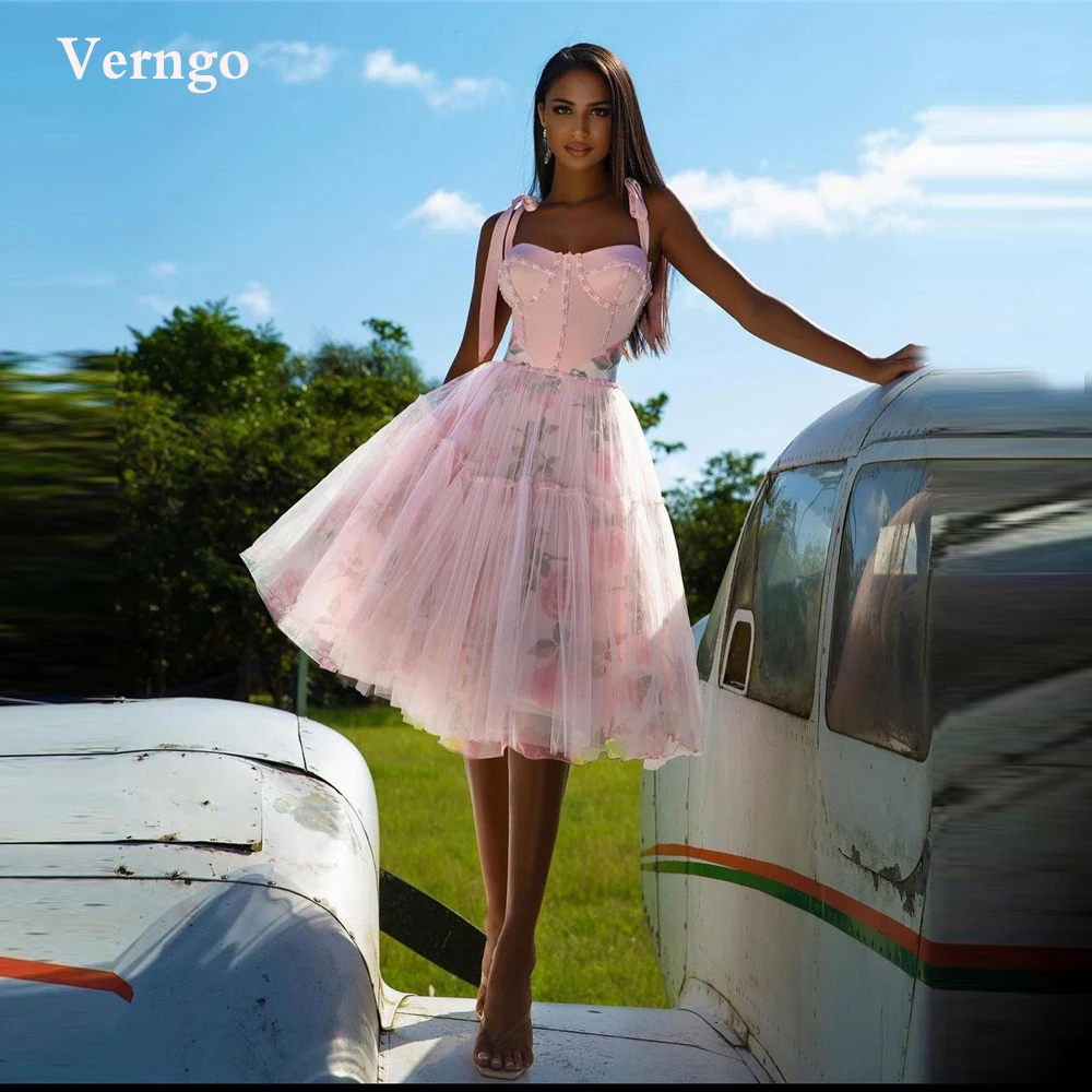 Verngo Sweetly Pink A Line Short Prom Dresses Straps Bow Shoulder Floral Printed Knee Length Homecoming Party Dress Outfit Gown
Verngo Sweetly Pink A Line Short Prom Dresses Straps Bow Shoulder Floral Printed Knee Length Homecoming Party Dress Outfit Gown