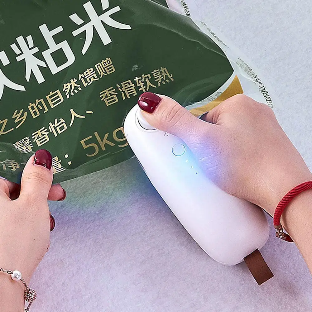 Mini Heat Sealer Bag Portable Sealing Machine Kitchen Storage Household Bag Clips Handheld Food Snacks Fruits Bag Sealer
Mini Heat Sealer Bag Portable Sealing Machine Kitchen Storage Household Bag Clips Handheld Food Snacks Fruits Bag Sealer