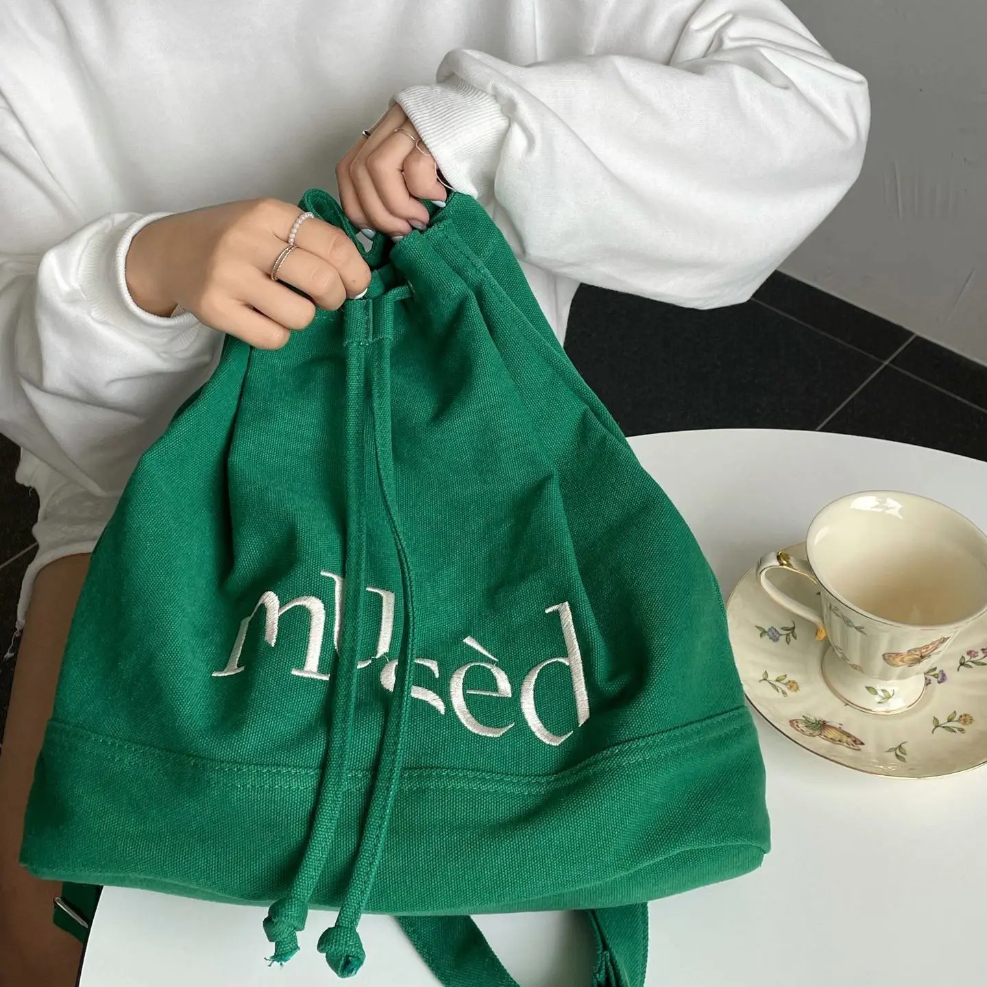 Korea Letter Embroidered High Capacity Women Backpack Canvas Drawstring Student SchoolBags Portable Shopping Bucket Bag Travel
Korea Letter Embroidered High Capacity Women Backpack Canvas Drawstring Student SchoolBags Portable Shopping Bucket Bag Travel