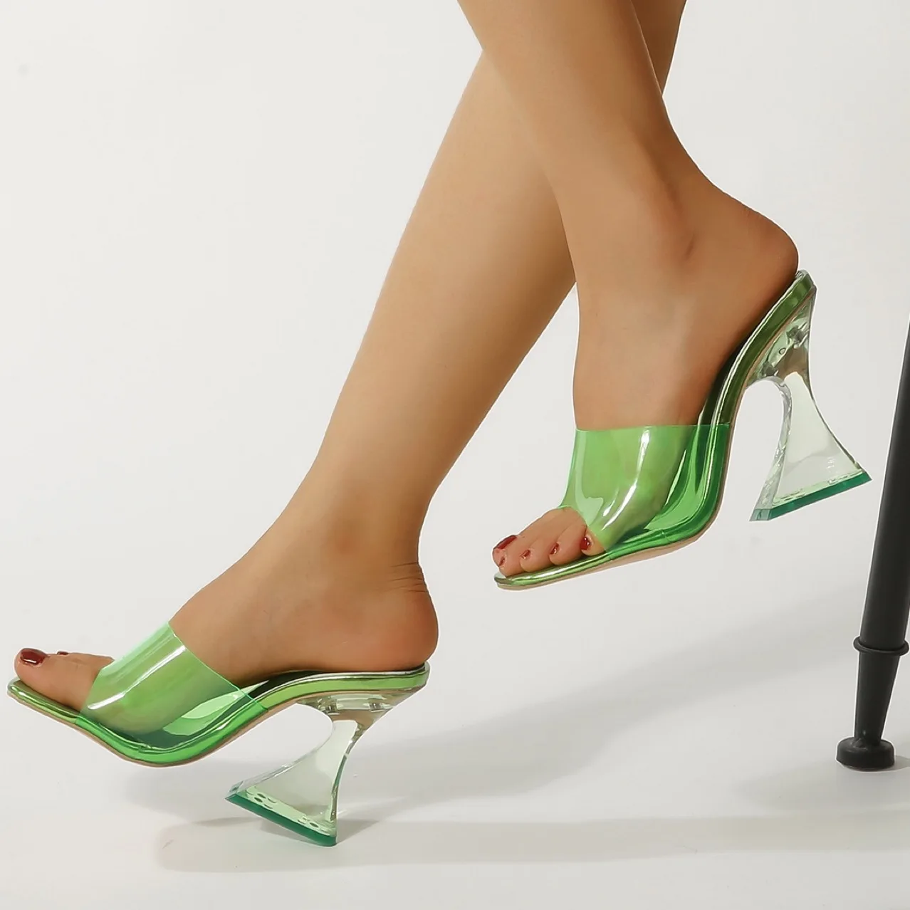 2022 Summer Female Transparent High Heels Fashion Women Slippers Sandals Pumps Square Toe Slides Ladies Chunky Heels Sandalias
2022 Summer Female Transparent High Heels Fashion Women Slippers Sandals Pumps Square Toe Slides Ladies Chunky Heels Sandalias