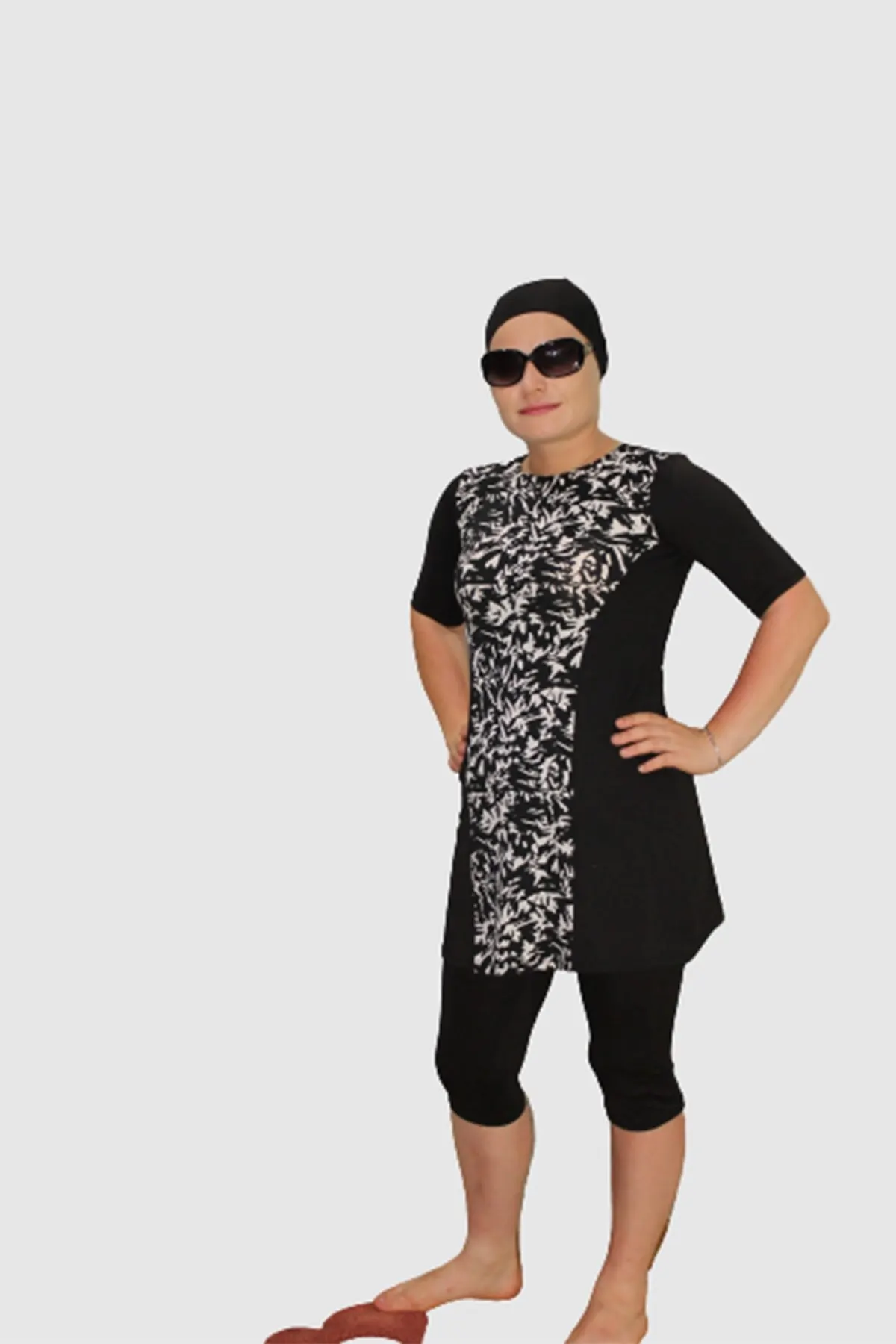 Muslim Burkinis Black pattern Half Swimwear fashion Summer Clothing Hijab Sport Swimsuit Islamic Full Cover
Muslim Burkinis Black pattern Half Swimwear fashion Summer Clothing Hijab Sport Swimsuit Islamic Full Cover