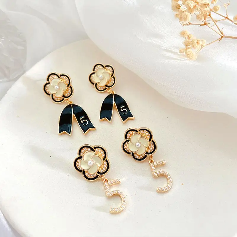 925 Silver Needle Diamond Inlaid Black Camellia Letter Earrings Personalized Designer Earrings Simple Temperament Woman Earrings
925 Silver Needle Diamond Inlaid Black Camellia Letter Earrings Personalized Designer Earrings Simple Temperament Woman Earrings