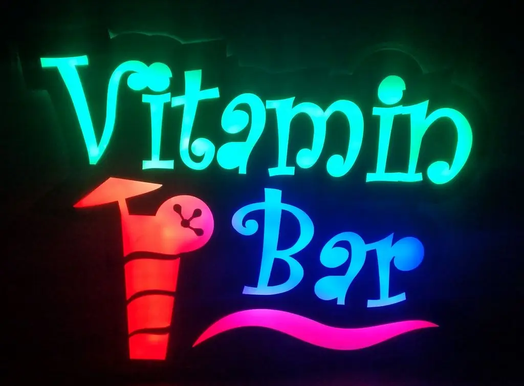 WAFFLE LED SIGNAGE OPERATED 16 COLOR 43 X43cm 
WAFFLE LED SIGNAGE OPERATED 16 COLOR 43 X43cm