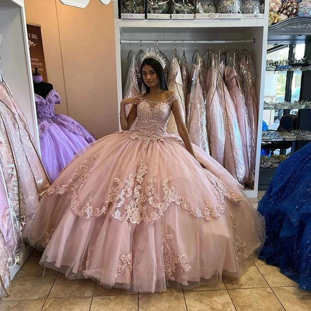 

ANGELSBRIDEP Pink Princess Quinceanera Dress Off Shoulder Lace Appliques Tiered Bow Back Ball Gown Masquerade 15 Party Gowns