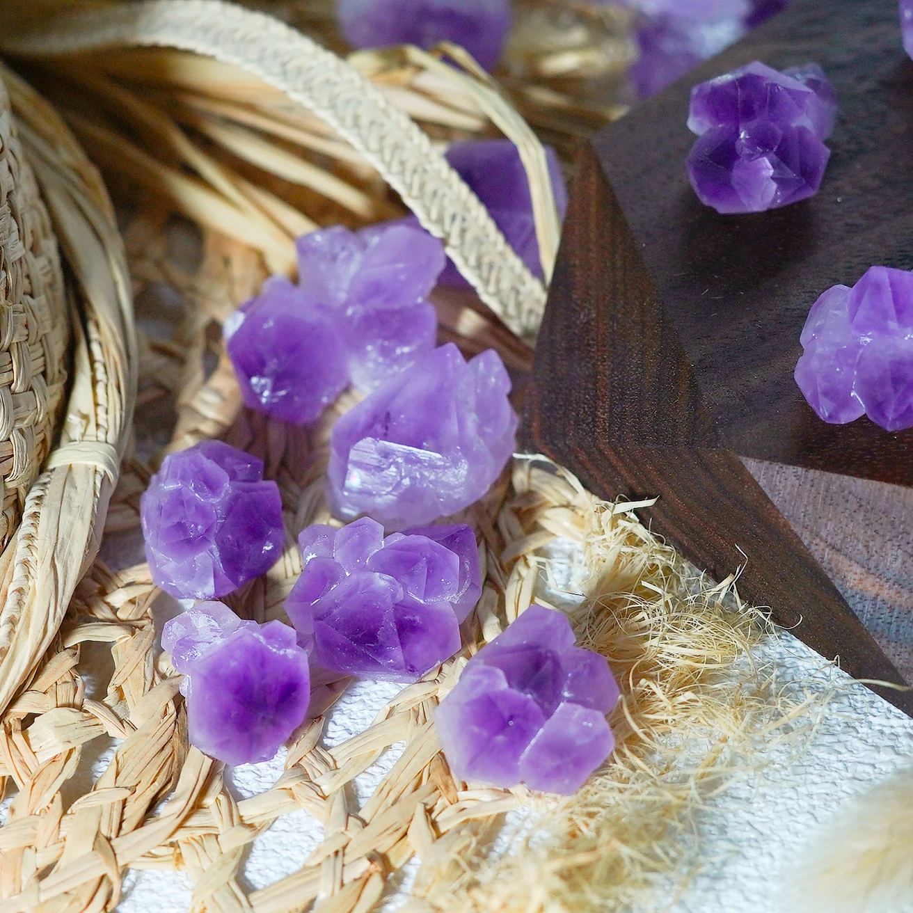 Natural Amethyst flower cluster Natural Ore Crystal quartz Repair Healing Crystal Used for Home Decoration DIY Gift Purple Stone
Natural Amethyst flower cluster Natural Ore Crystal quartz Repair Healing Crystal Used for Home Decoration DIY Gift Purple Stone
