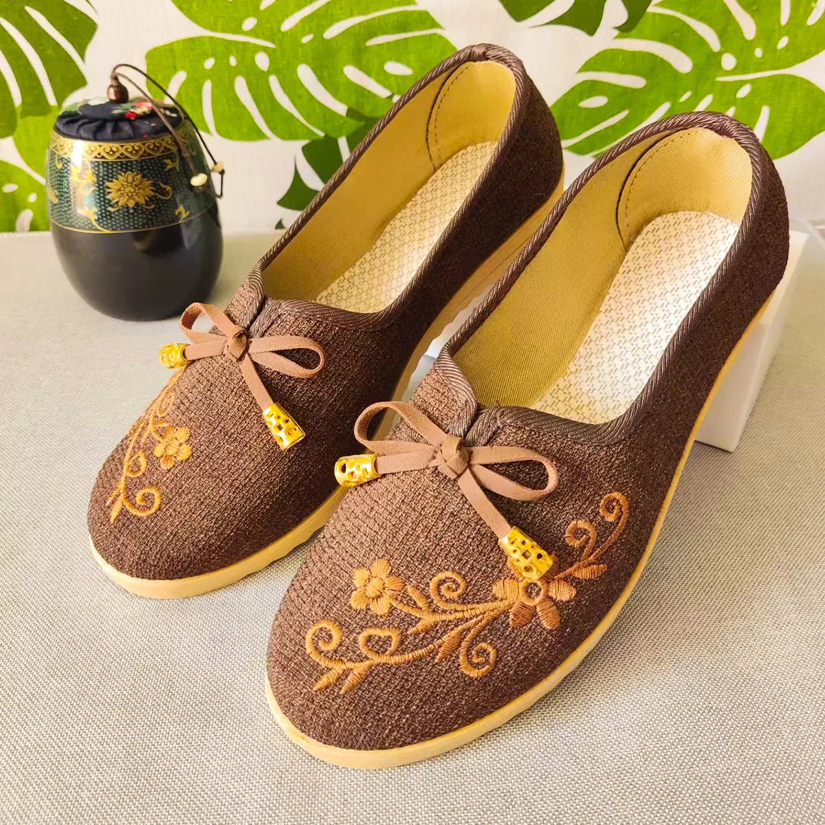 20220624-8591g Spring and Autumn grandma mother shoes women soft soles flat old lady shoes 
20220624-8591g Spring and Autumn grandma mother shoes women soft soles flat old lady shoes