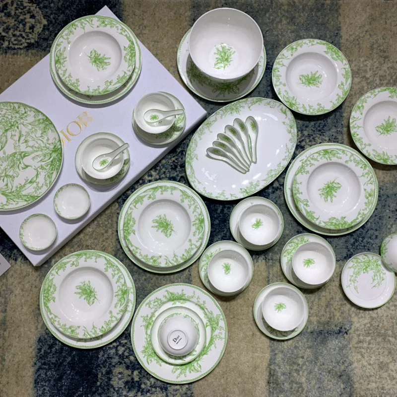 41 head tableware set gift box high-grade bone china green housewarming wedding gift
41 head tableware set gift box high-grade bone china green housewarming wedding gift