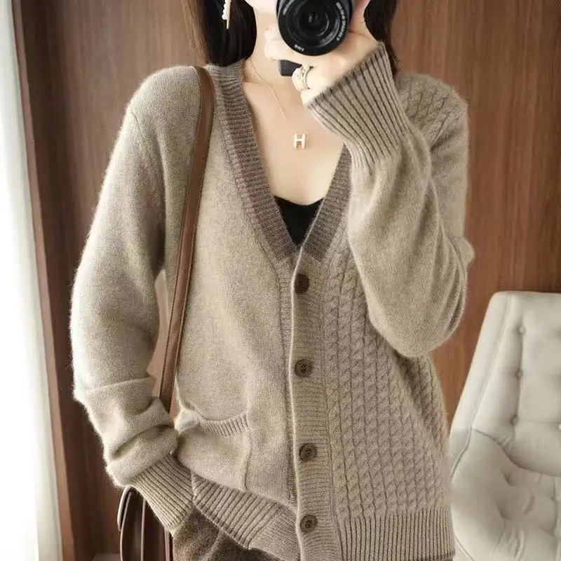 Fashion Contrast Color Thread Knitted Cardigan Sweaters Women Solid V Neck Cardigan All-match Knitted Coat Loose Winter Outwear
Fashion Contrast Color Thread Knitted Cardigan Sweaters Women Solid V Neck Cardigan All-match Knitted Coat Loose Winter Outwear