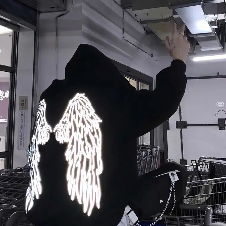 Winter Demon Sweatshirts Reflective Wings Hooded Bodysuit Male Student New Fashion Loose Plush Ins Coat Male Fluorescent Jacket
Winter Demon Sweatshirts Reflective Wings Hooded Bodysuit Male Student New Fashion Loose Plush Ins Coat Male Fluorescent Jacket