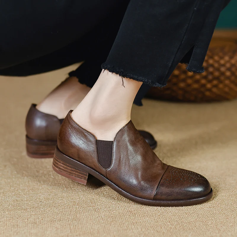 Cowhide Soft Leather Flats Low Heels Slip On Quality European Loafers Brugue Shoes Woman Vintage Round Toe Simple Shoes Ladies
Cowhide Soft Leather Flats Low Heels Slip On Quality European Loafers Brugue Shoes Woman Vintage Round Toe Simple Shoes Ladies